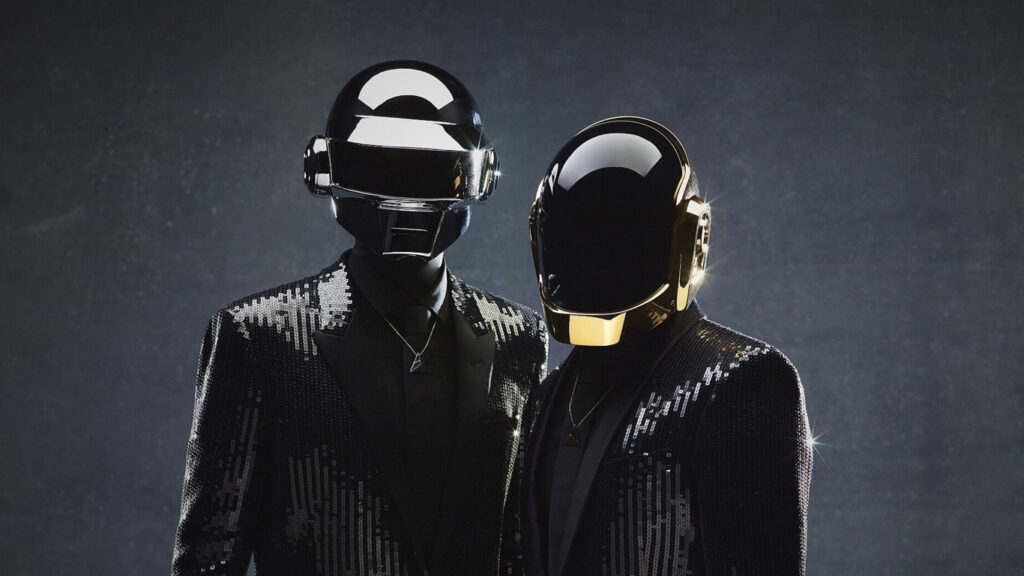 El dúo legendario de música electrónica Daft Punk está de regreso en el álbum “Random Access Memories”, trayendo consigo demos nunca antes escuchadas y música inédita.