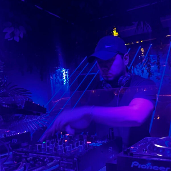 Maxtros libera “Aether”: Su cuarto lanzamiento en el sello italiano Overpressure